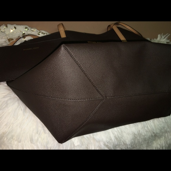 Michael Kors Tote! EUC/new - Picture 5 of 8